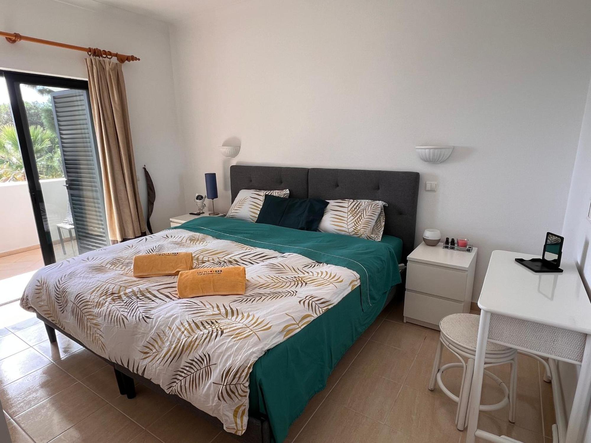 Апартаменты Luxury Modern T2 Ocean View - Free Parking - Pool Алвор Экстерьер фото